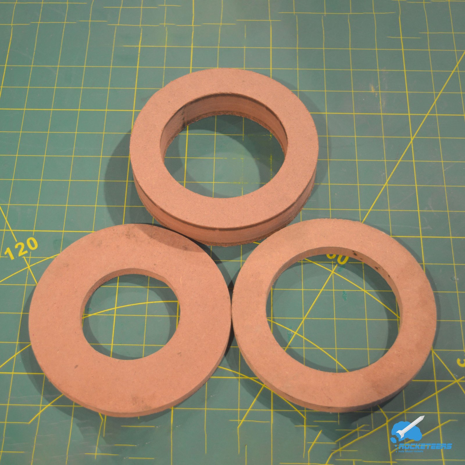 Centering Rings and Discs